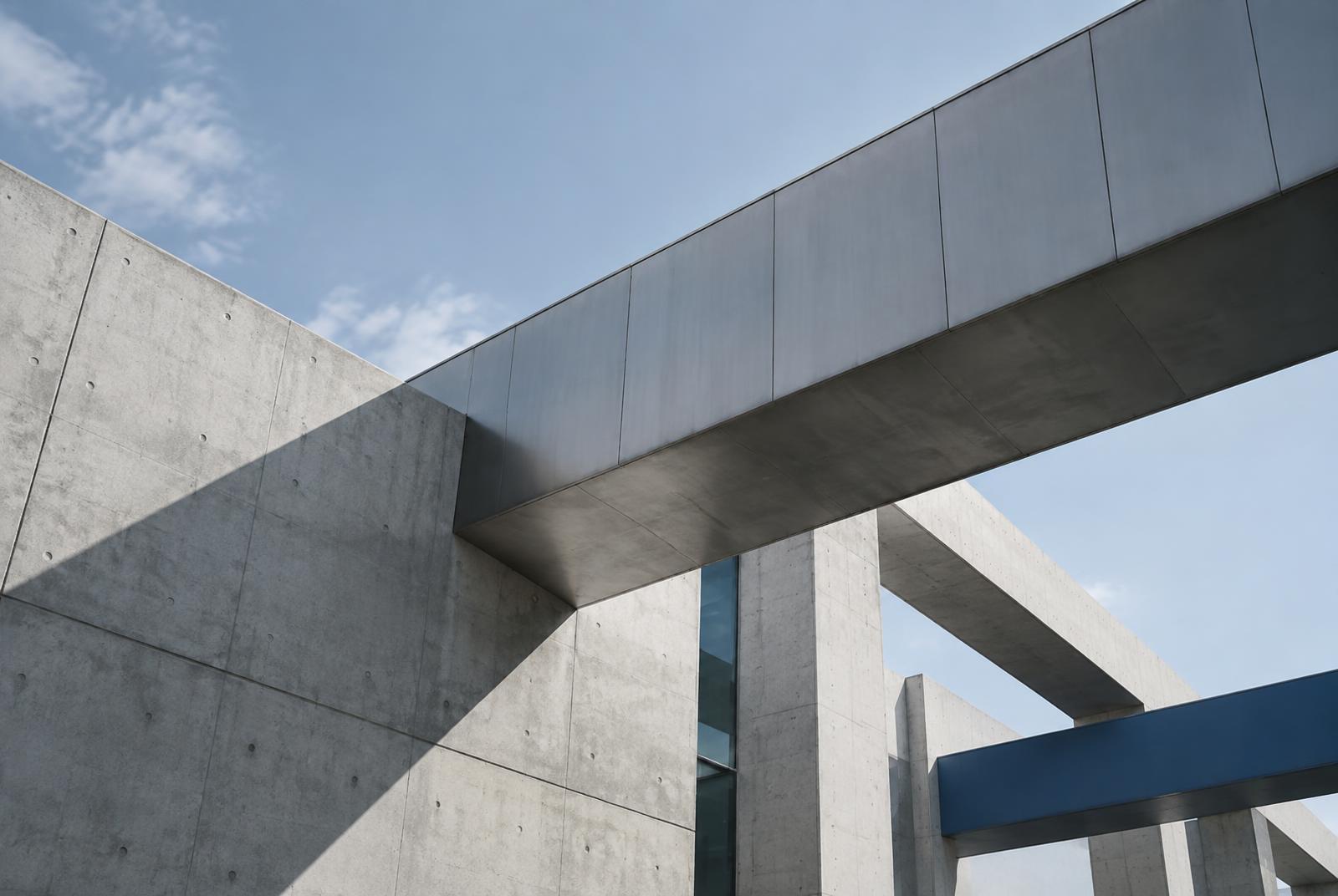 Precise concrete and steel architecture